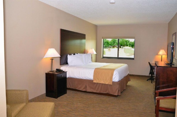 Qube Hotel - Polk City image 11