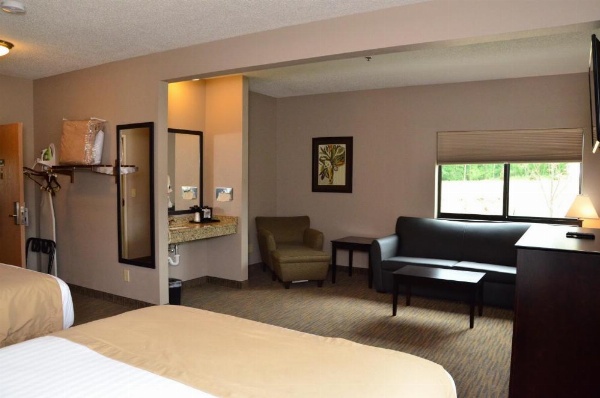 Qube Hotel - Polk City image 19