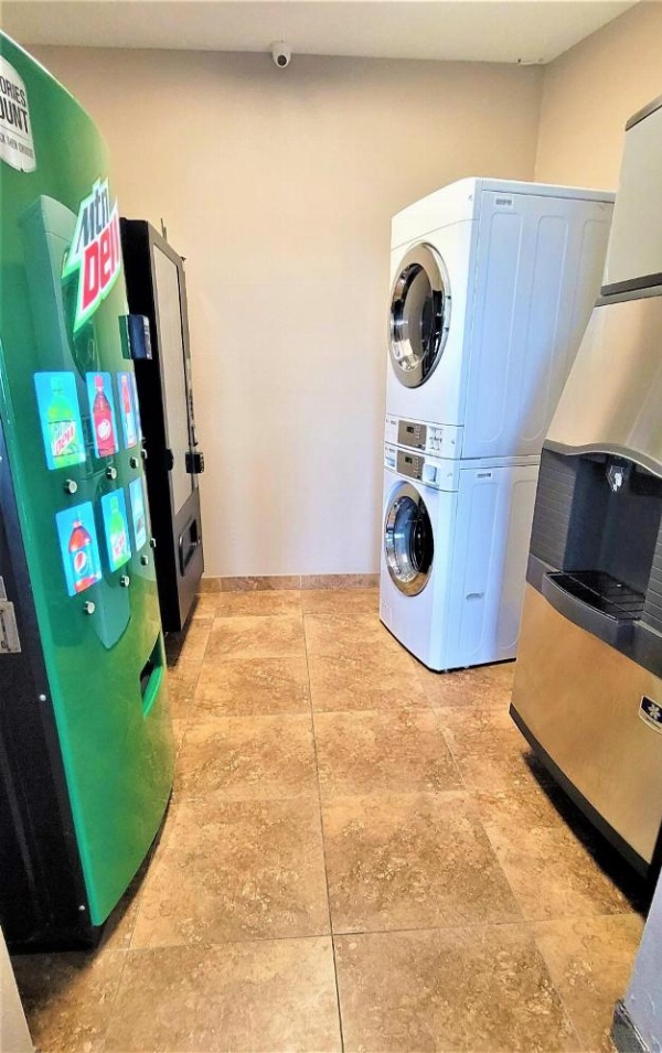 Qube Hotel - Polk City image 27